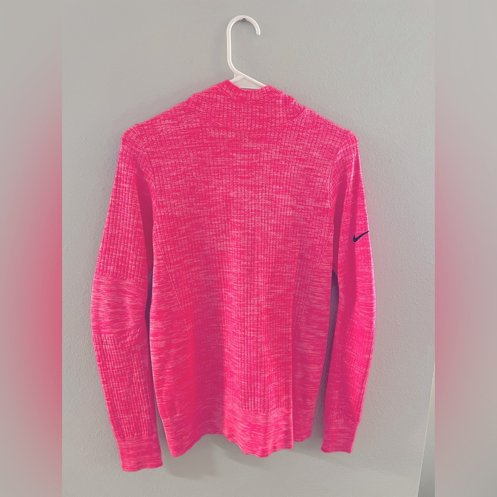 Women’s Nike Size Meduim Nike Pro top w/hood.